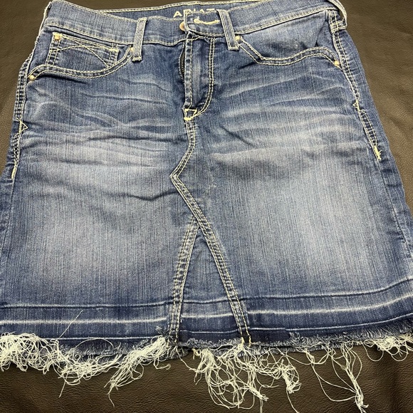 Ariat denim skirt - Size 28R - brand new without tags - Picture 2 of 6